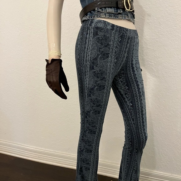 Elastic band flared leggings pants with blue pattern, elastane soft fabric. - Picture 13 of 14